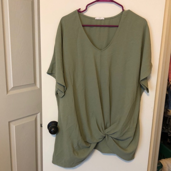 Chic Soul “Hiding My Heart” Top-Sage Green - Picture 1 of 1